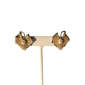 Vintage Signed Kramer Gold Tone Leaf Nature Faux Pearl Clip On Earrings
